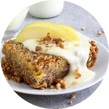 ADHD-friendly breakfast: oatmeal bake with yoghurt