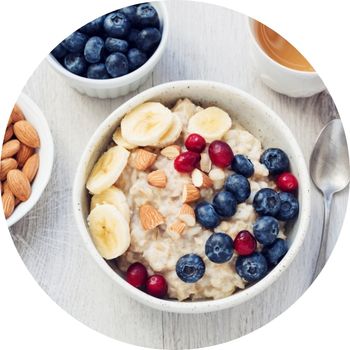 Favourite ADHD-friendly breakfast: protein porridge with nuts and berries